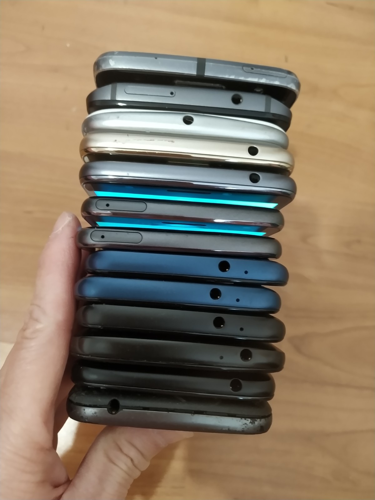 Lot of 13 Mixed model Motorola Moto Z2 / e6 16GB or 32GB Smartphone For parts