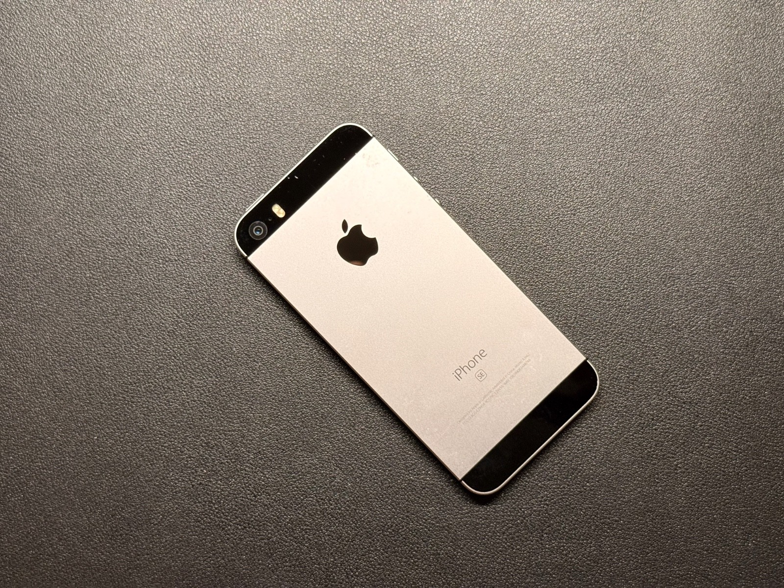 Apple iPhone SE – 16 GB – Space Gray (Unlocked) – Used in Good Condition