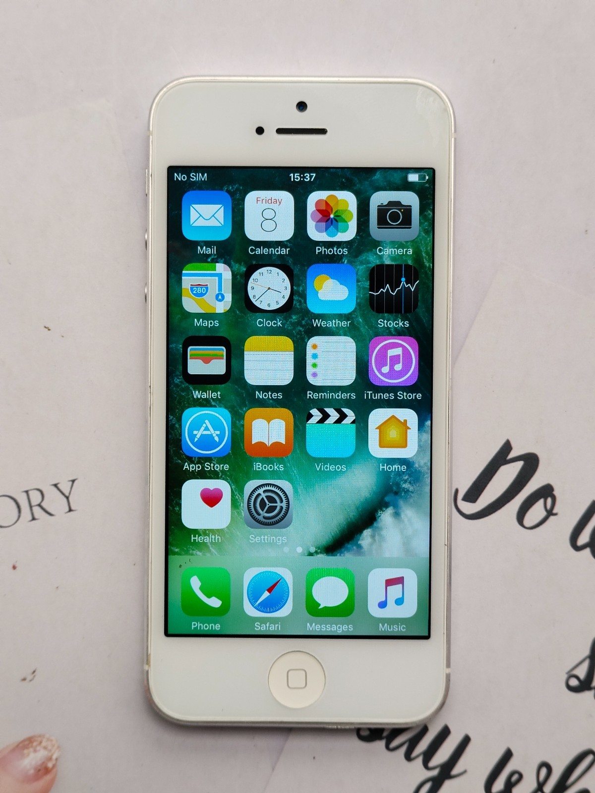 90%N ew Apple iPhone 5/5c/5s Factory UNLOCKED for any carrier 8/16/32/64GB GOOD