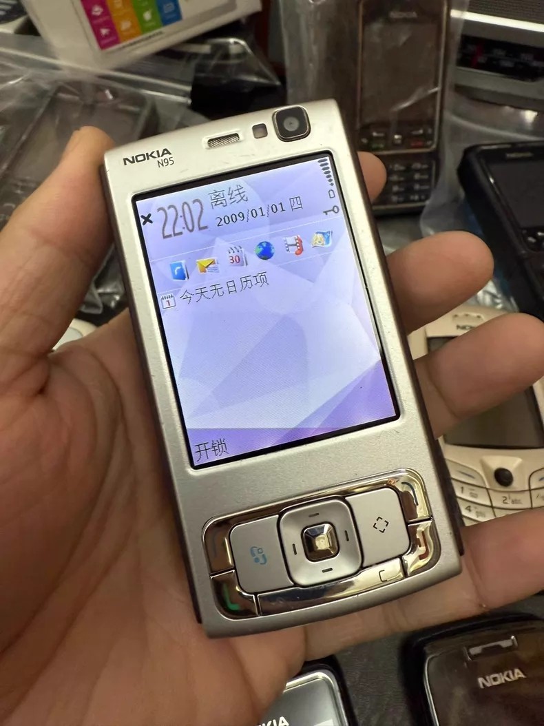 Nokia N Series N95 – Deep plum 3G GSM Wifi 5MP Slider Unlocked Classic Phone