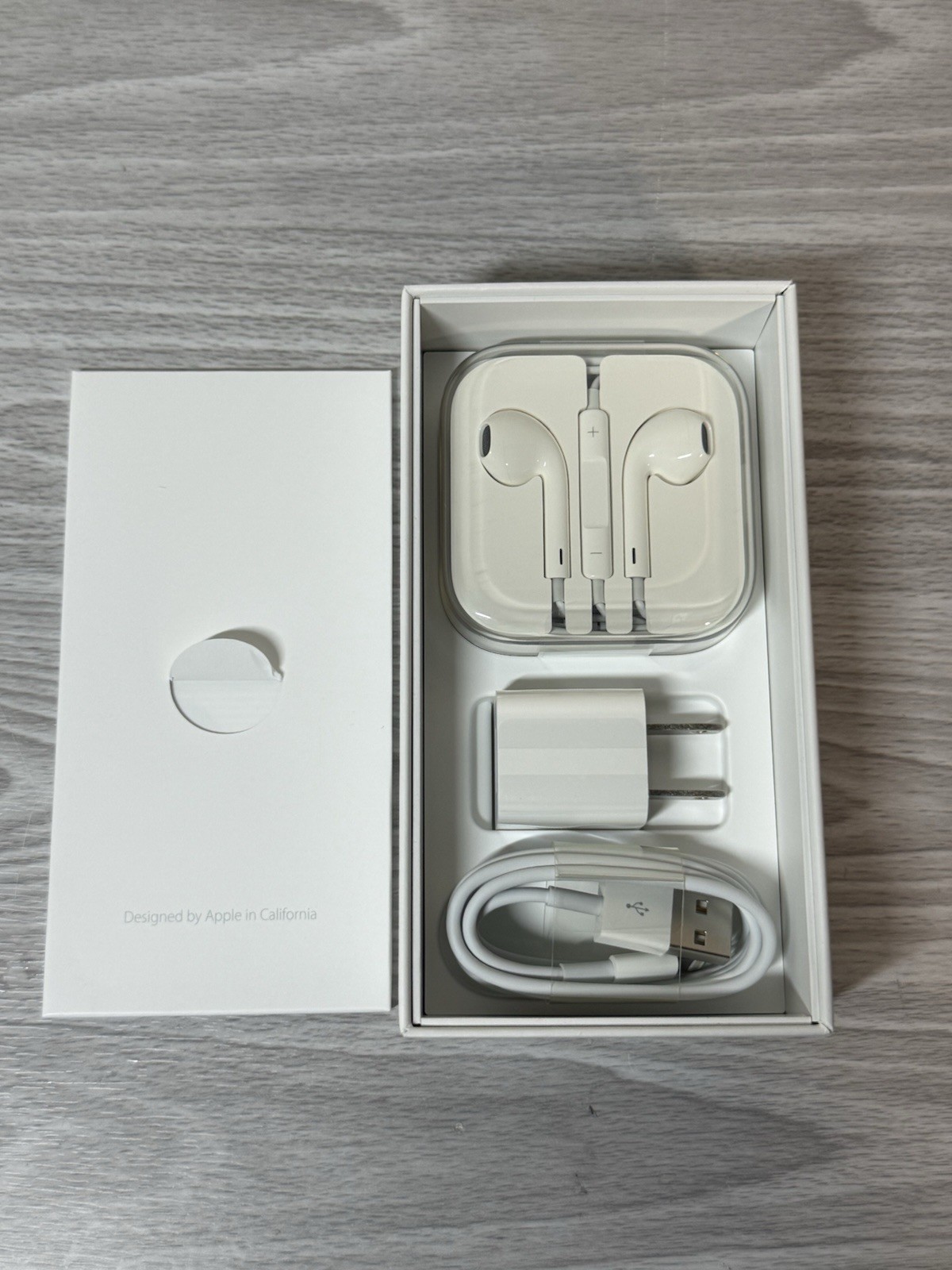 Apple iPhone 5s Silver 16GB Unlocked A1453 – Orignal Box – Never Activated!!