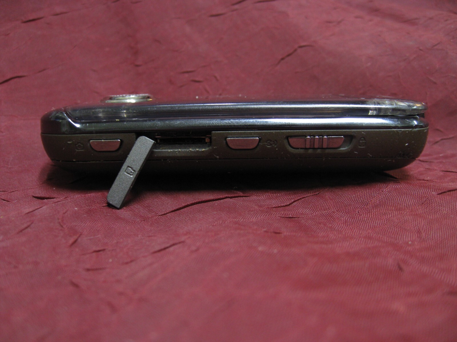 Motorola Krave ZN4 Smartphone (Verizon) – 128 MB Gray – FOR PARTS SEE DESC