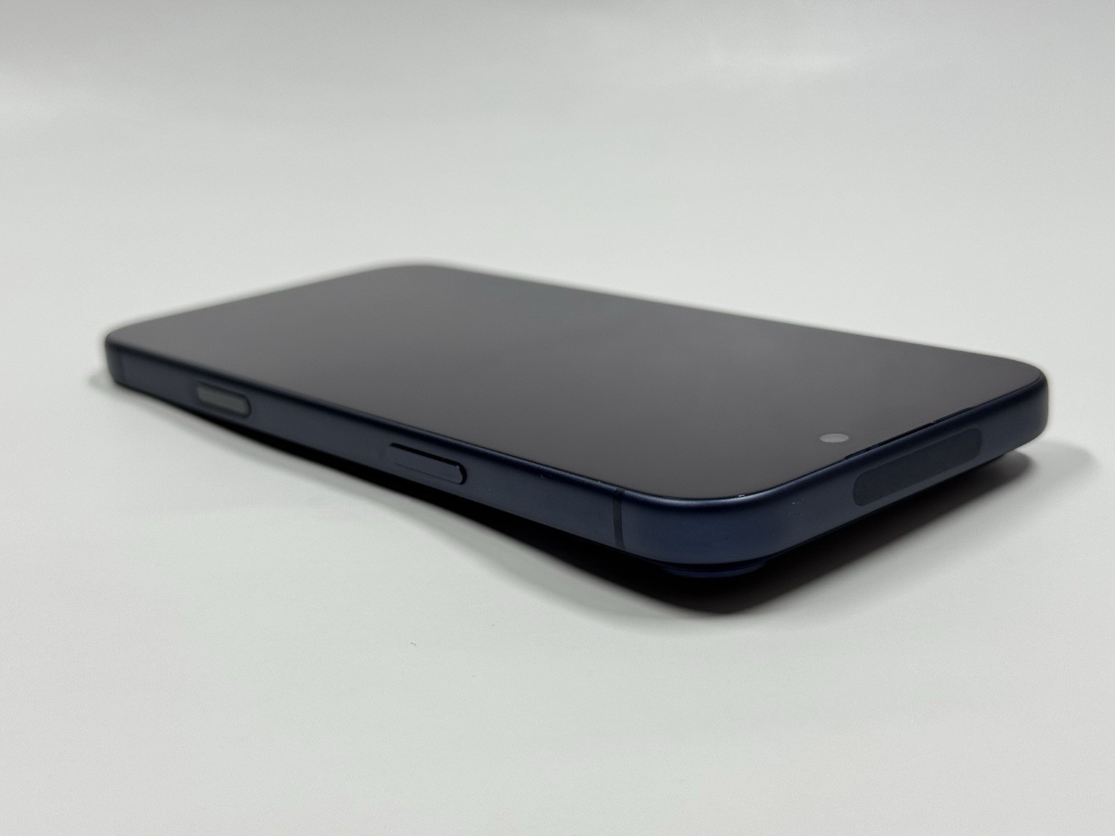 Apple iPhone 17 Pro Max 256GB Deep Blue (AT&T) – WiFi/Parts Only, Excellent