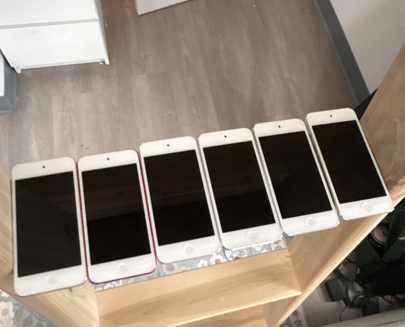6x Apple iPod touch 7th Gen 32GB Silver/Red iPhone Style Music Player