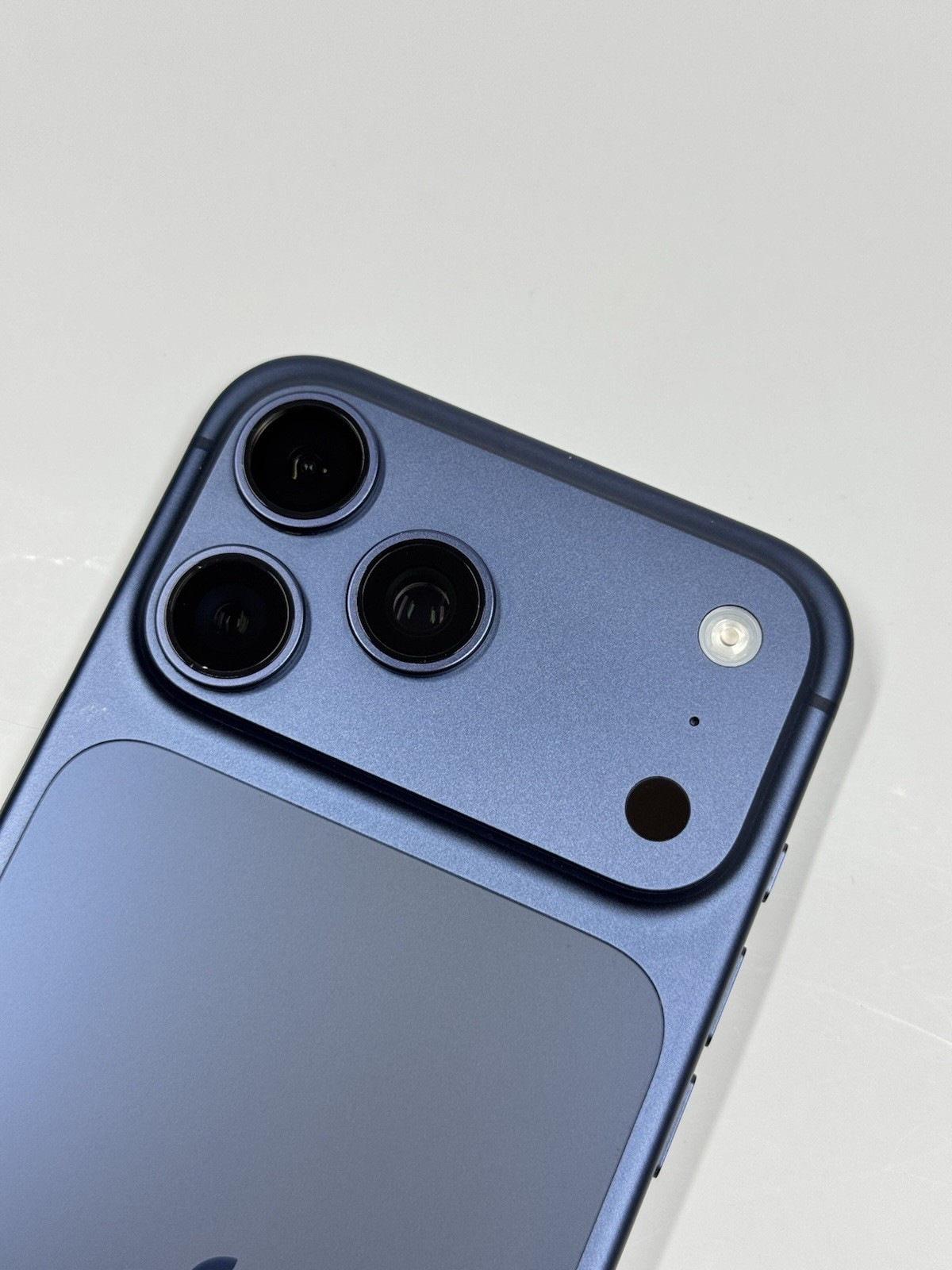 Apple iPhone 17 Pro Max 256GB Deep Blue (AT&T) – WiFi/Parts Only, Excellent