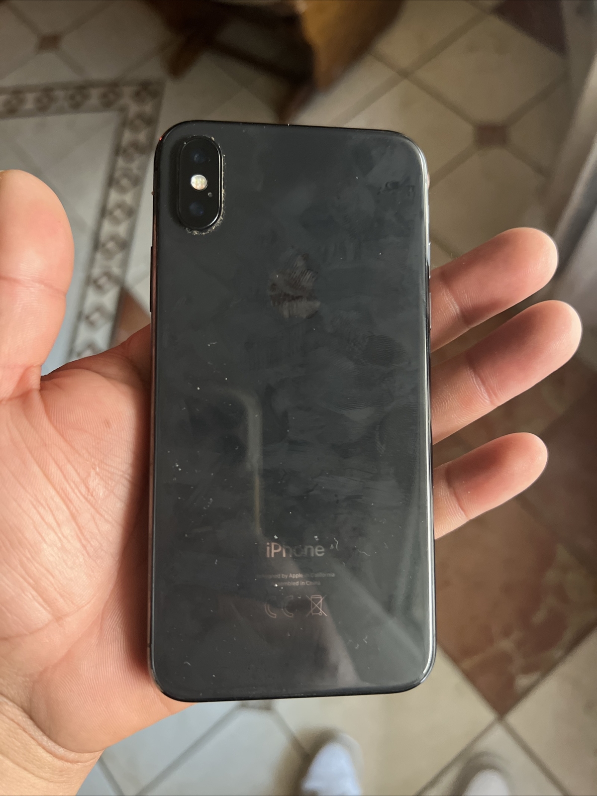 Apple iPhone X – 64GB – Silver (Unlocked) A1865 (CDMA + GSM)