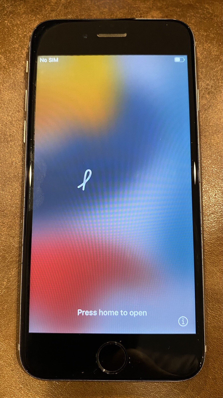 Apple iPhone 6s – 32GB – Space Gray (Unlocked) A1688 (CDMA + GSM)