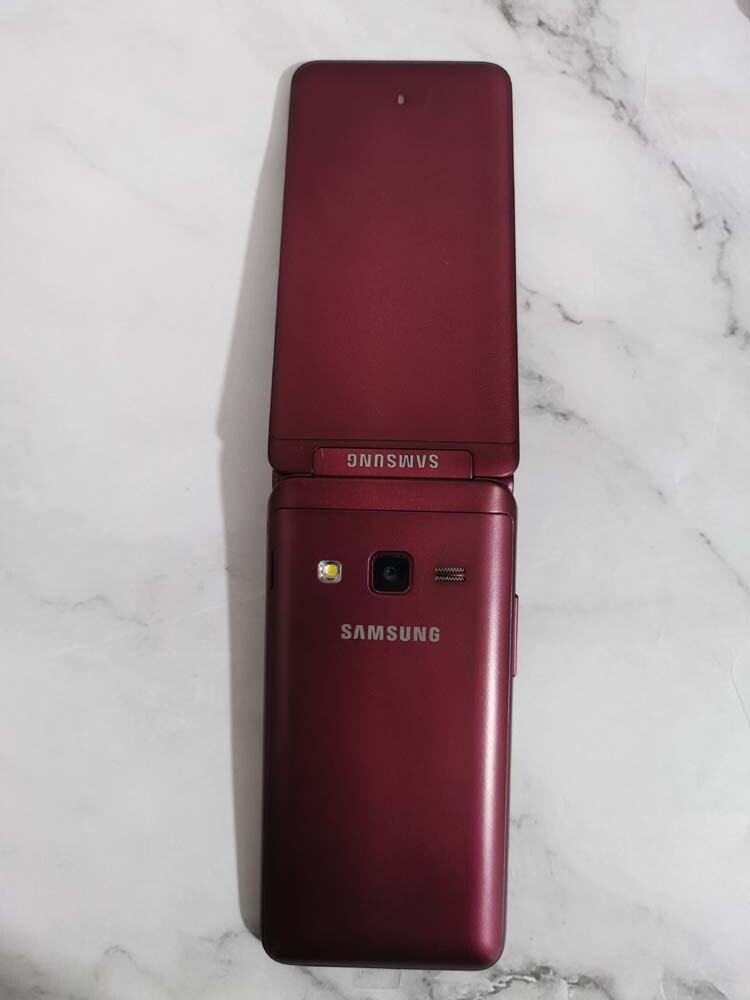 SM-G1600 Samsung Galaxy Folder 16GB Android Factory Unlocked Flip Smartphone