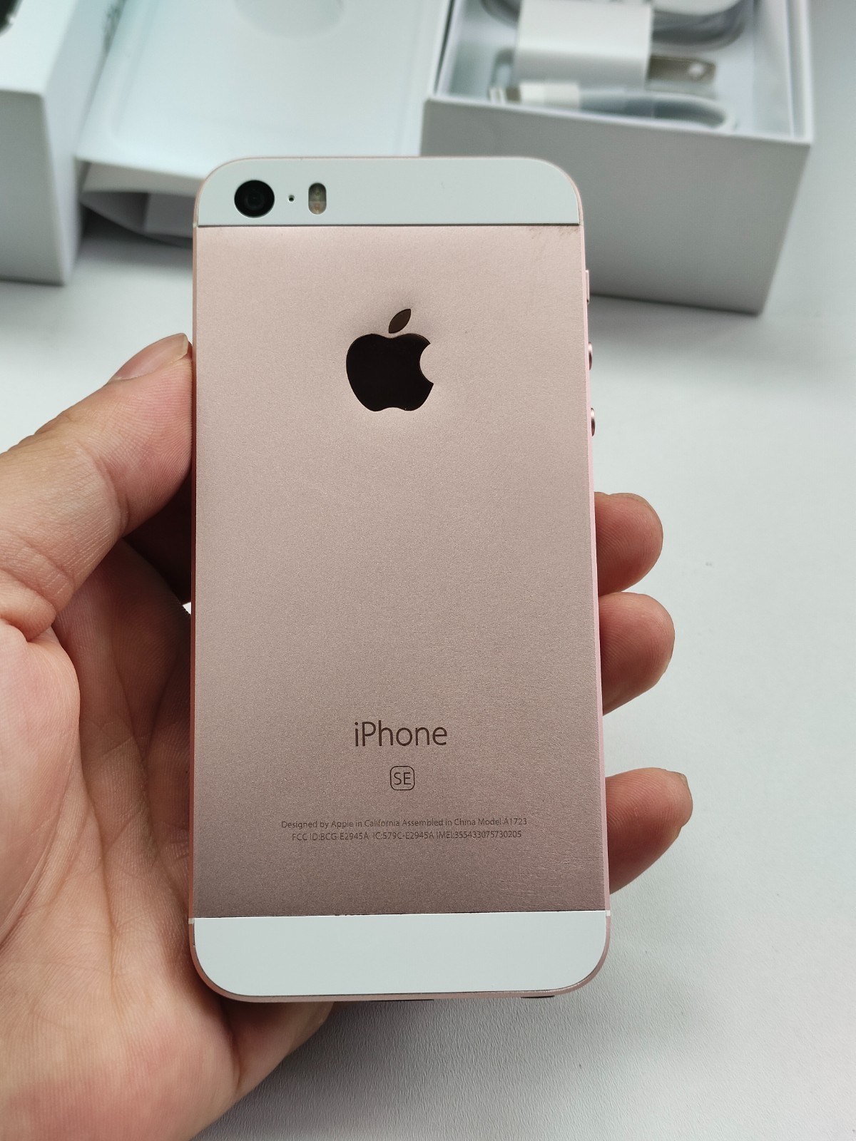 Apple iPhone SE 1st gen(2016) Factory UNlocked 16/32/64/128GB All color *Gift*