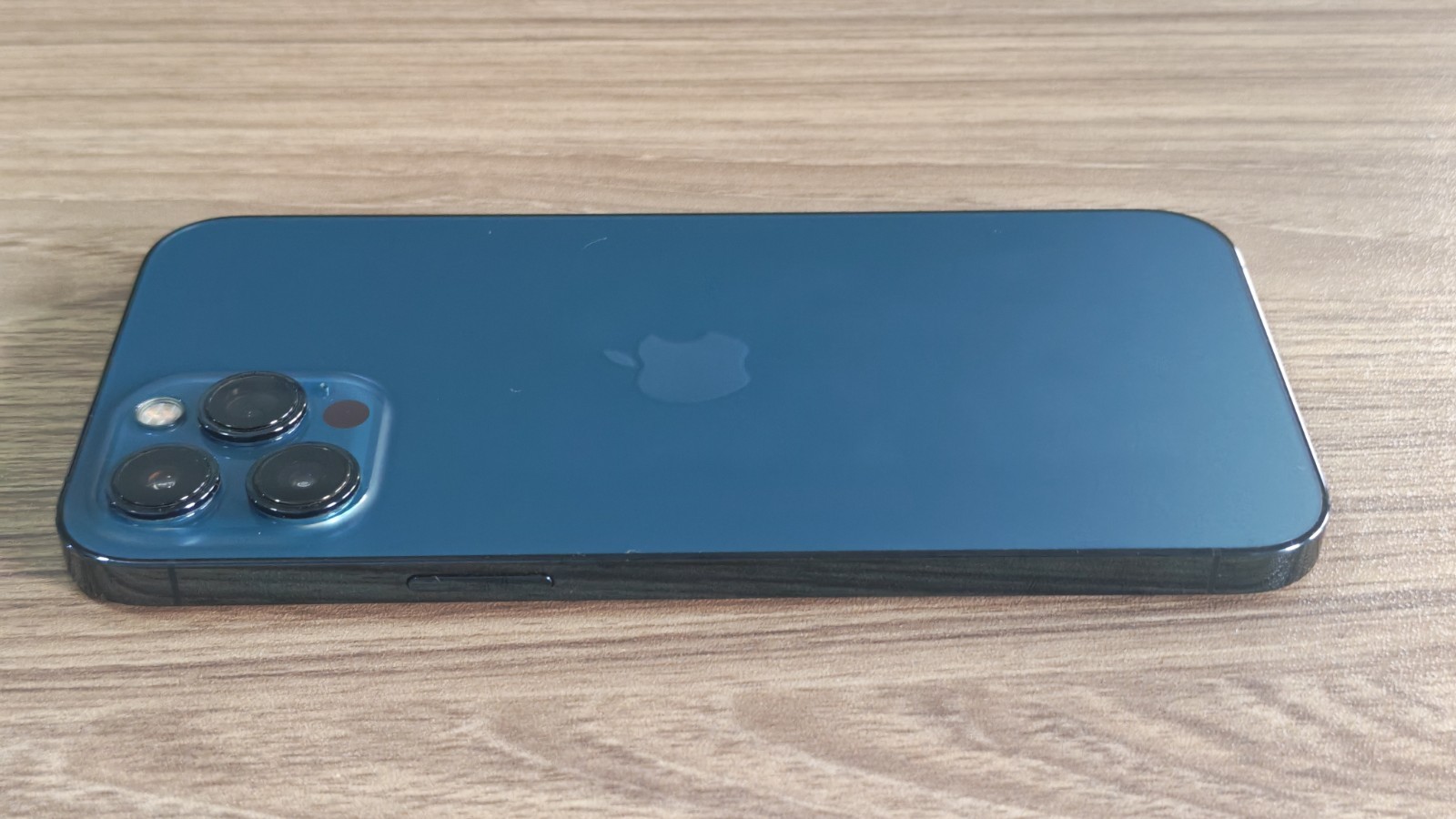 Apple iPhone 12 Pro Max Unlocked 128/256/512 GB Random Color With Accessories