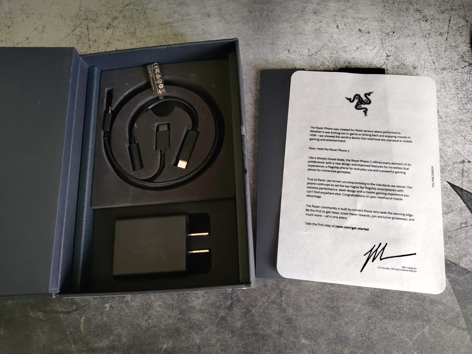 MINT Unlock Razer Phone 2 – 64GB – 8GB RAM – 120Hz LCD – 2.8Ghz CPU Mirror Black