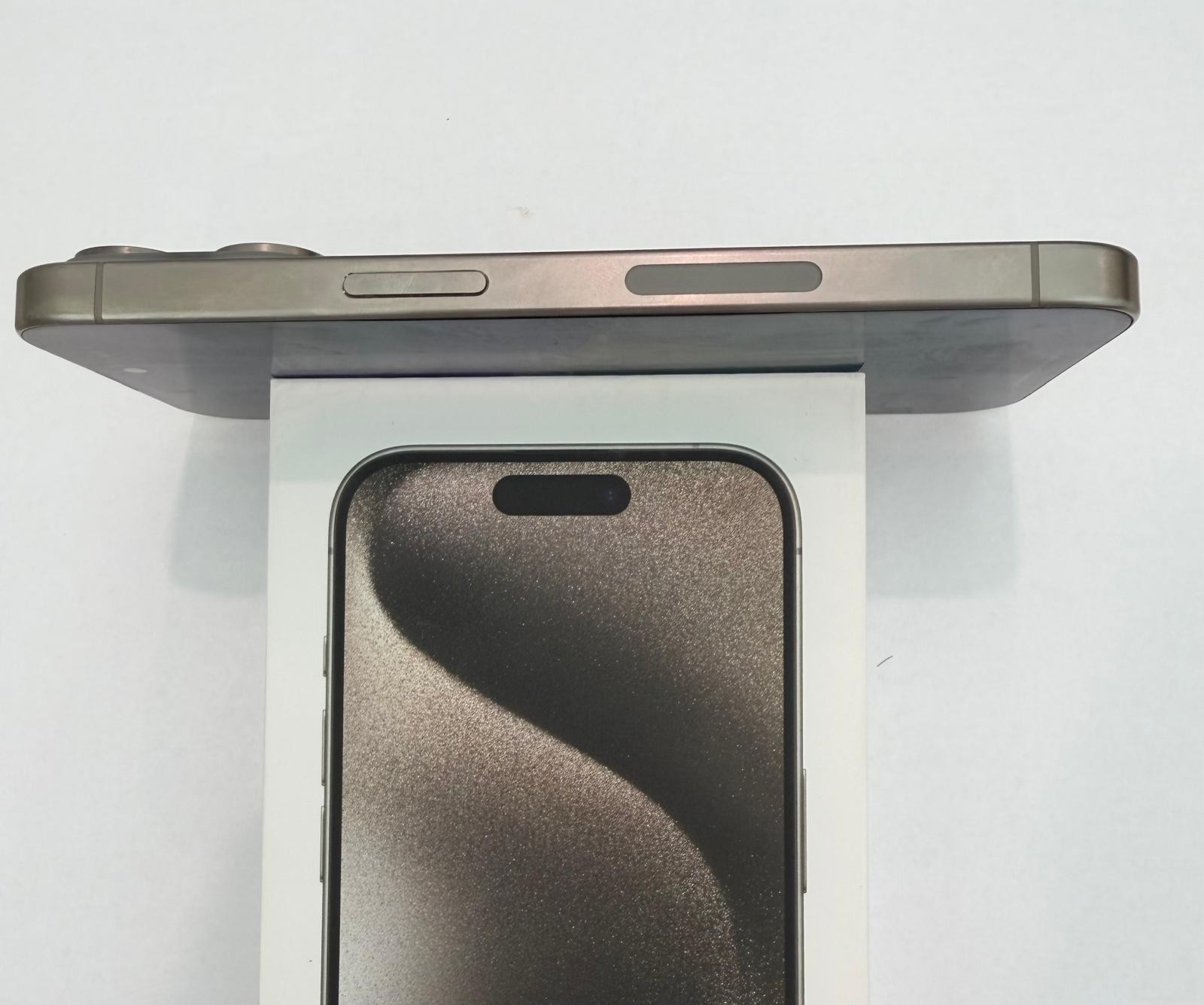 Apple iPhone 15 Pro – 128 GB – Natural Titanium (Unlocked)