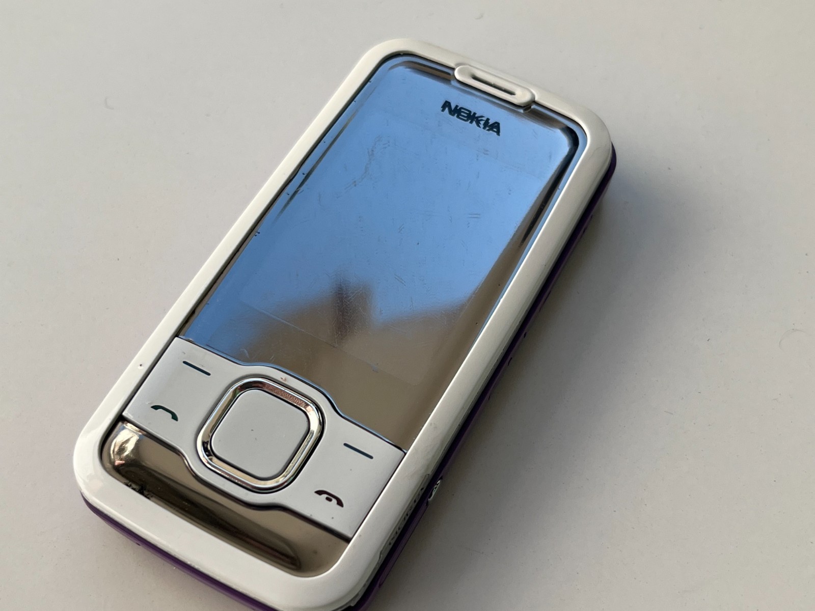 Nokia 7610 Supernova – 64 MB – Passionate Purple (Unlocked)
