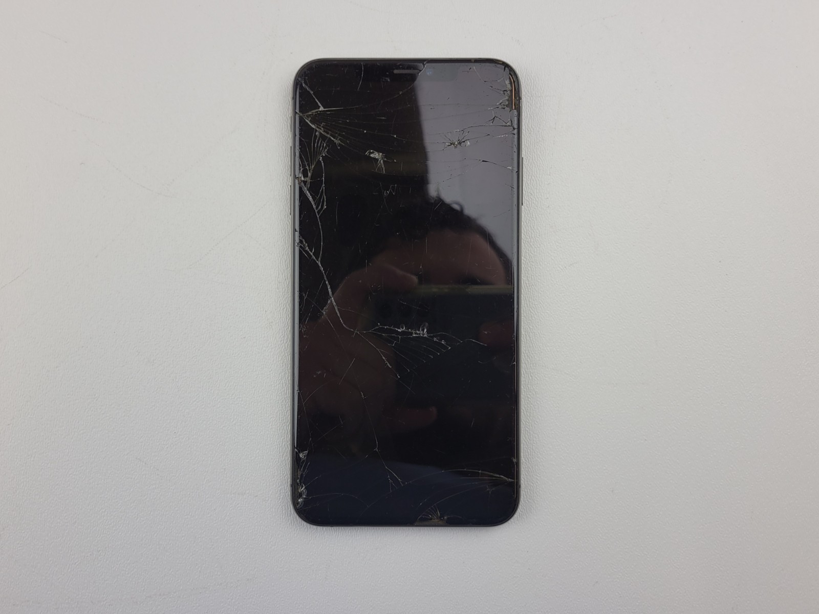 Apple iPhone XS Max (A1921) 64GB (Unlocked) – *DAMAGED* – Clean IMEI – H8021