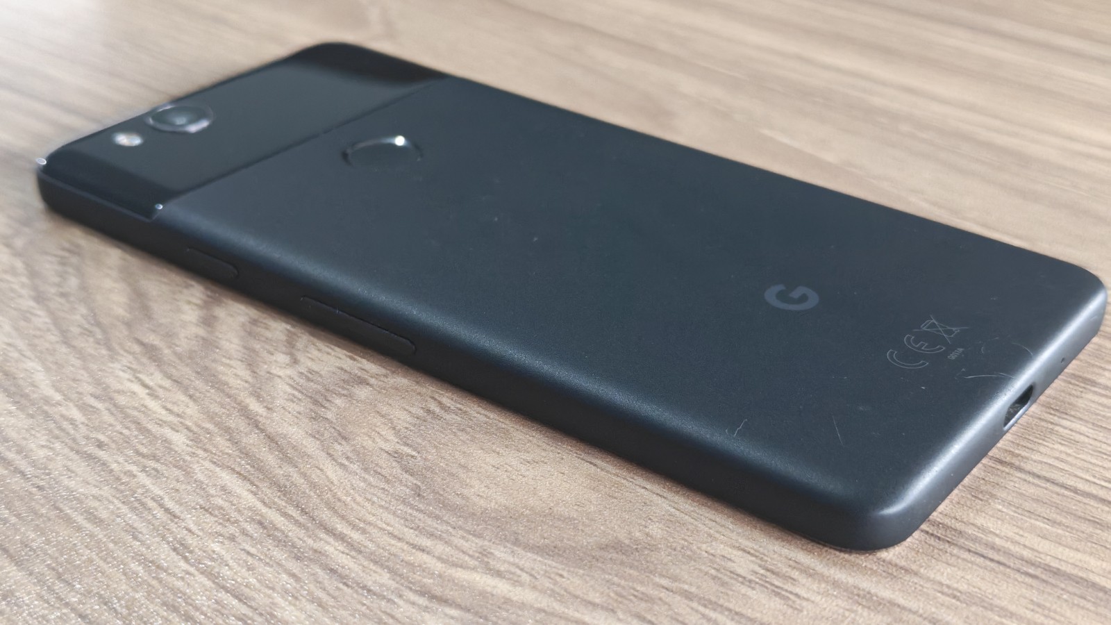 Original Google Pixel 2 Unlocked 64/128 GB Random Color Reboxed With Accessories