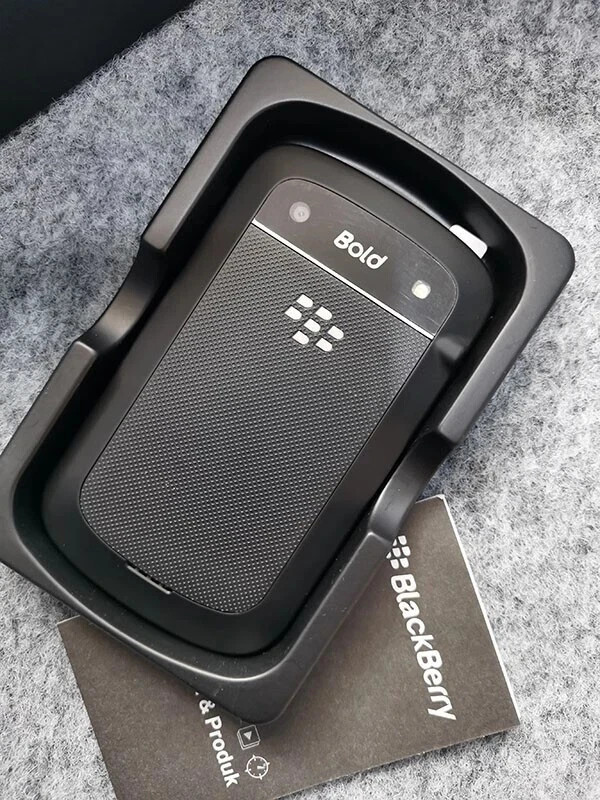 BlackBerry Bold Touch 9900 8GB 3G 5MP Unlocked Mobile Smartphone-1 year warranty
