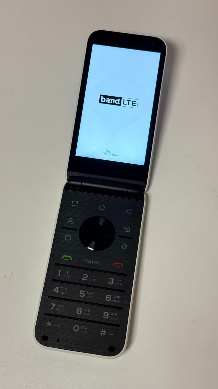 MIVE Style Folder AT-M120 32GB LTE Android 12 Flip Smart Phone White Unlocked