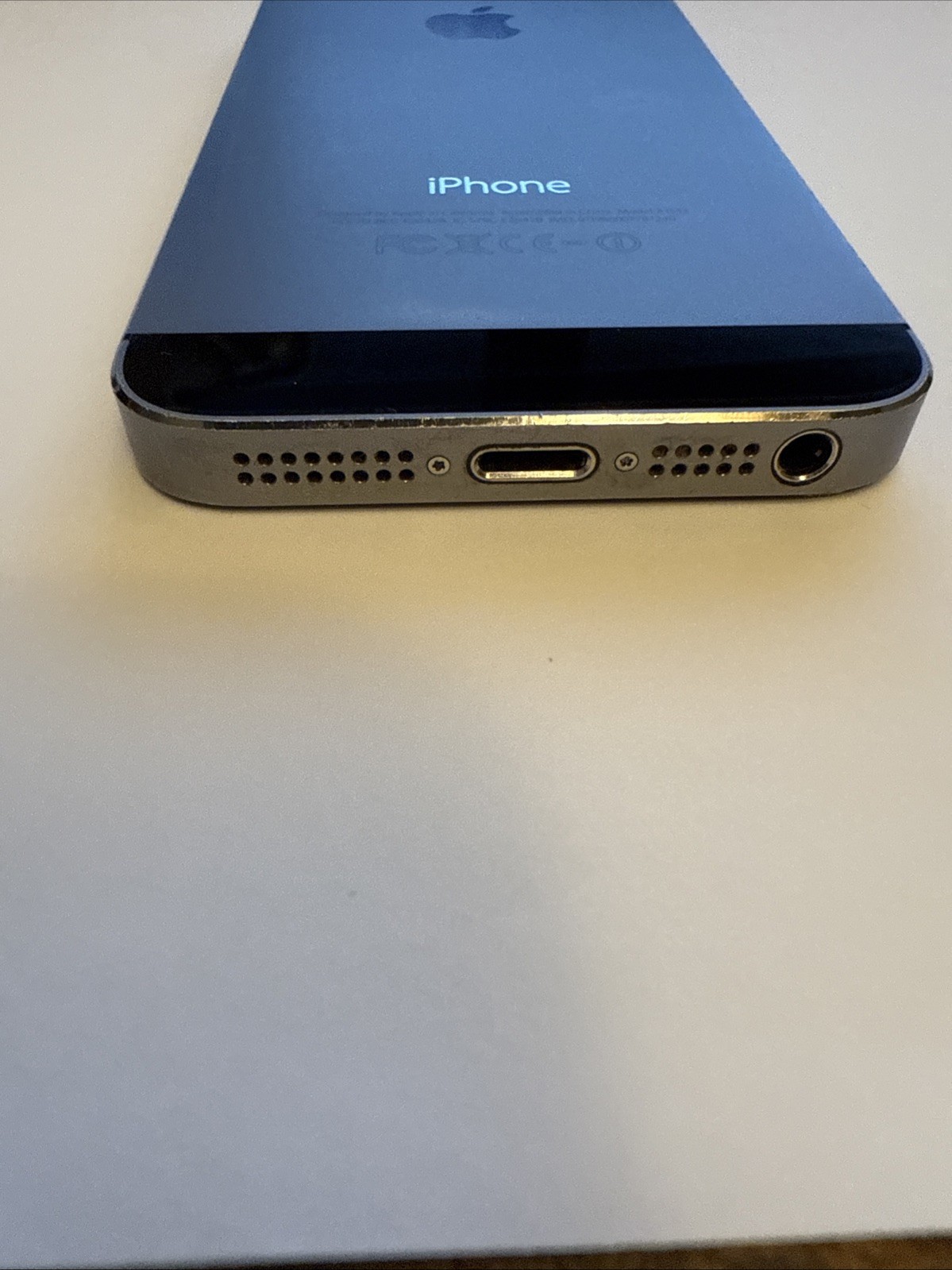 Apple iPhone 5s 16 GB Space Gray (Unlocked) iOS 10.3.3 Very Good Condition A1533