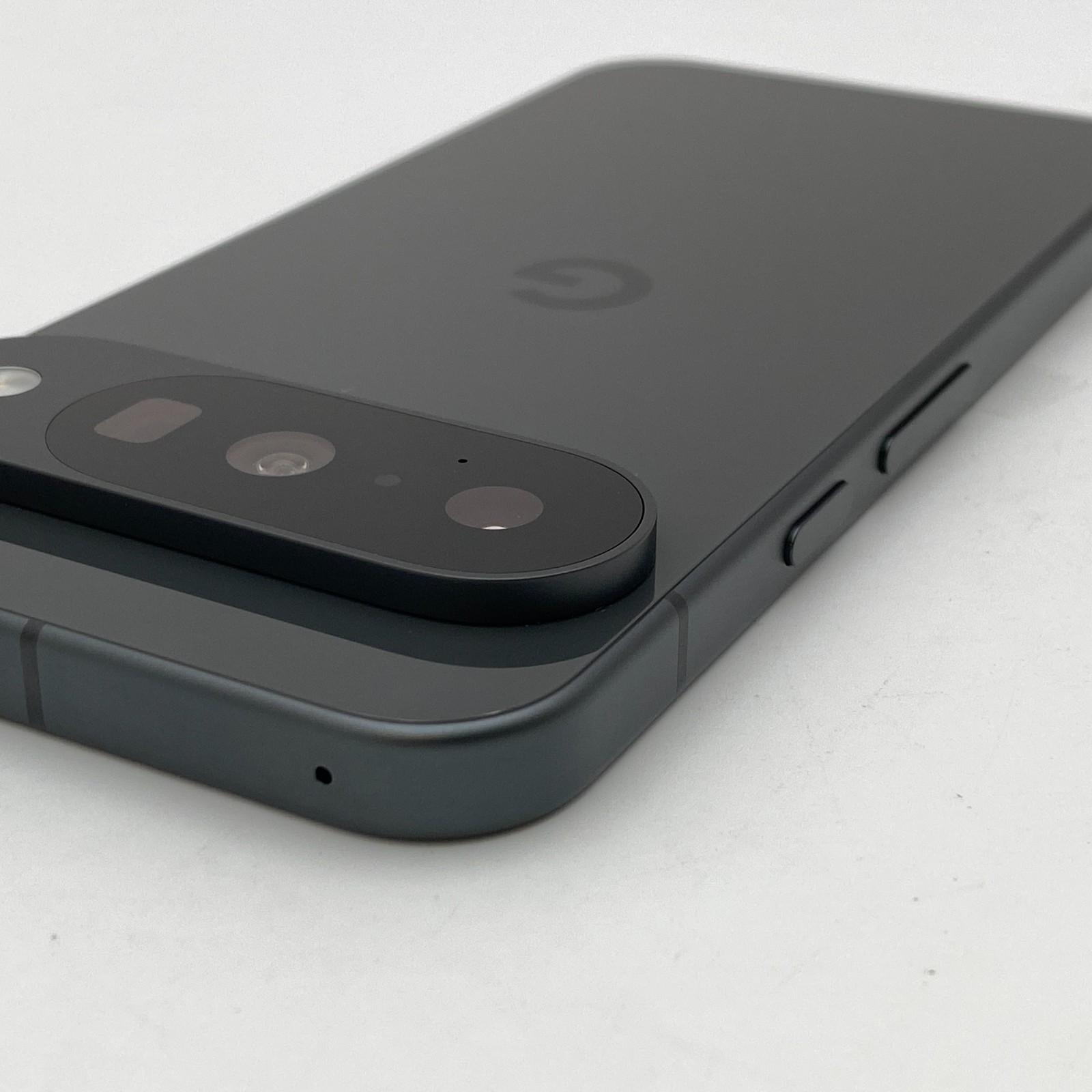Google Pixel 10 – 128GB – Obsidian (Verizon ONLY) – Open Box