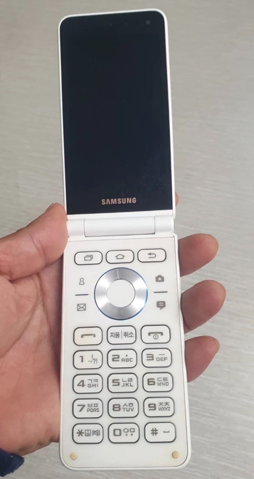 Samsung Galaxy Folder2 SM-G160N 32GB Unlocked LTE Black / White