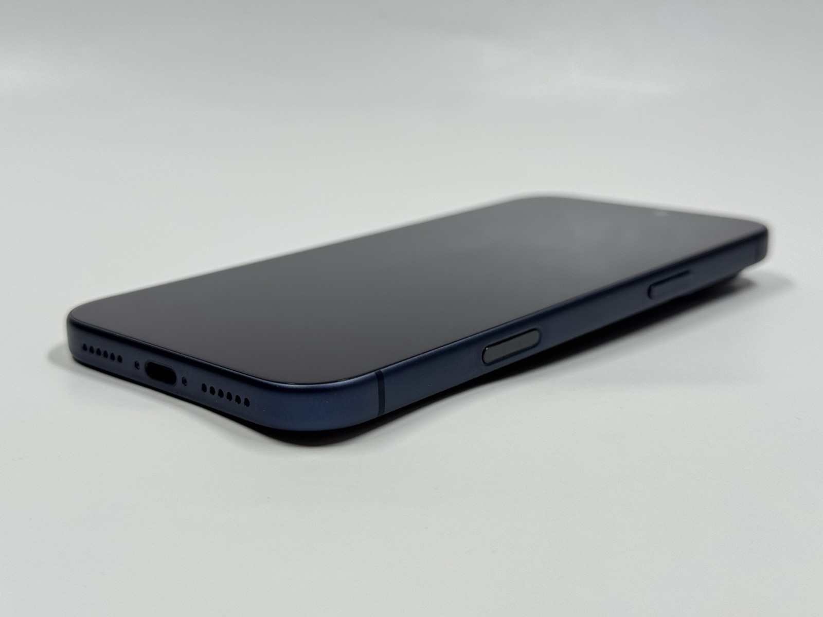 Apple iPhone 17 Pro Max 256GB Deep Blue (AT&T) – WiFi/Parts Only, Excellent
