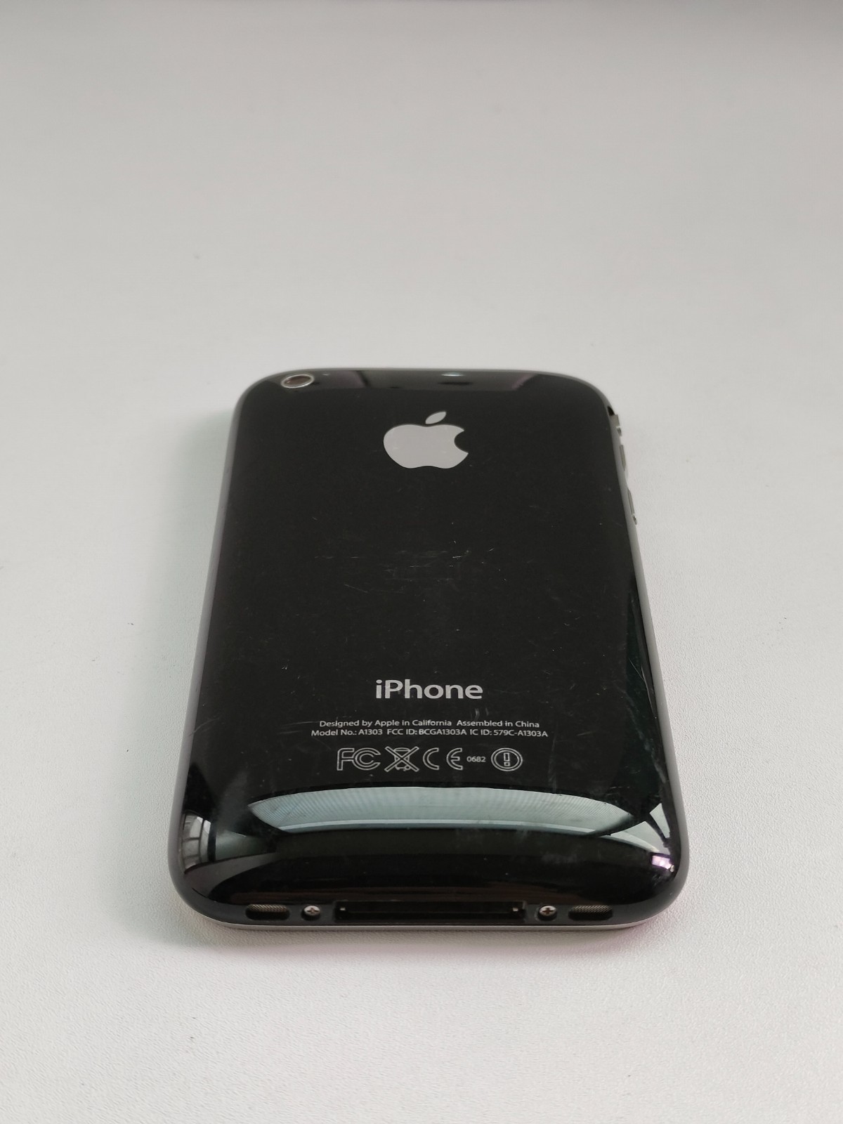 Original&Working Apple iPhone 3G/3GS 8-16-32GB Factory UNLOCKED White/Black