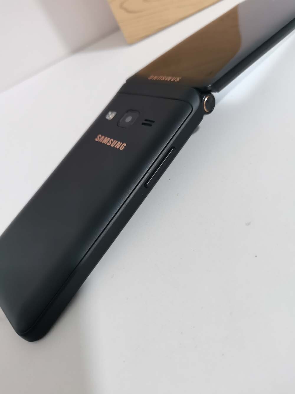Samsung Galaxy Folder2 SM-G160N SM-G1650W Android 16GB Unlocked Good Condition