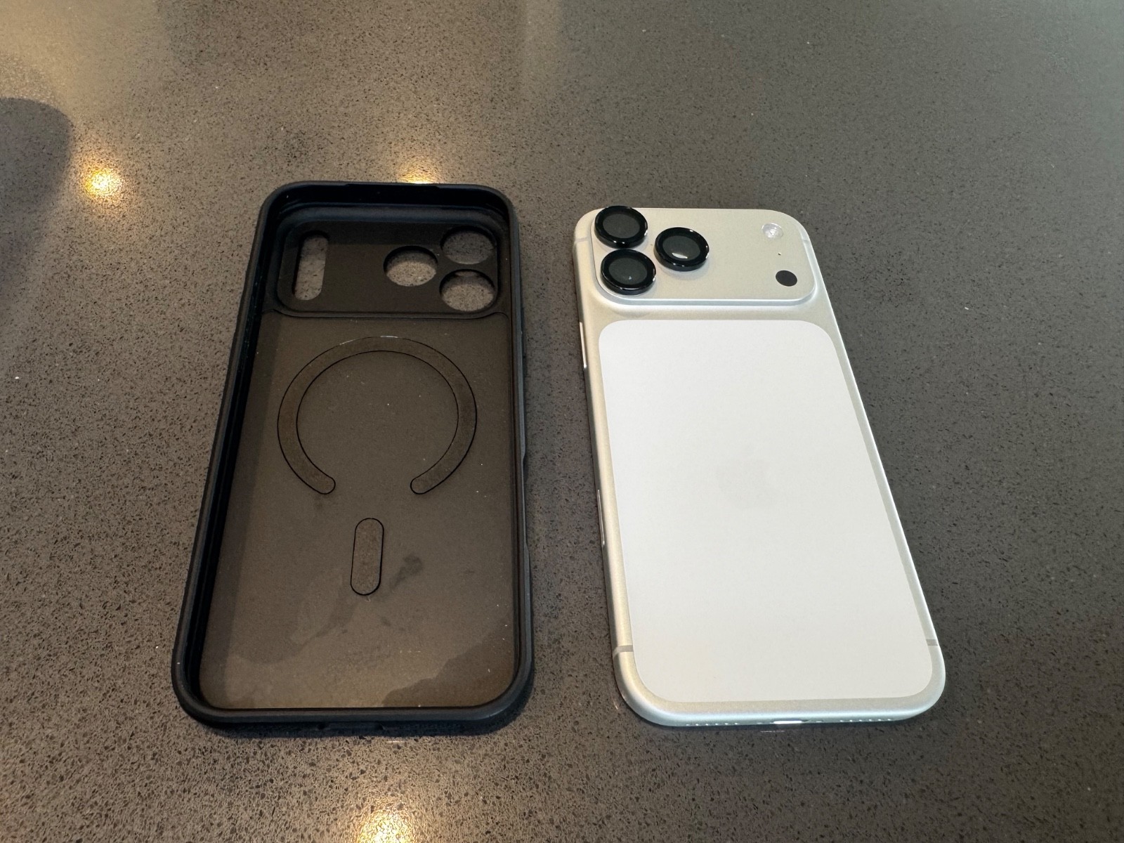 iPhone 17 Pro Max – 256 GB – Silver Spectrum Mobile Clean IMEI 100% Battery
