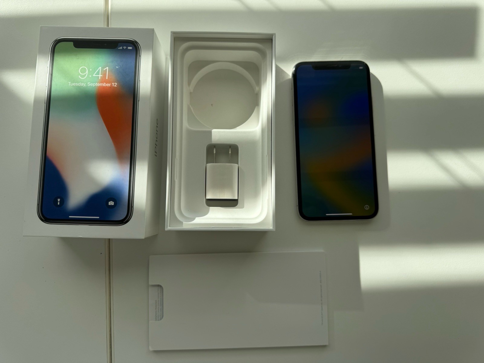 Apple iPhone X Silver 256GB Smartphone A1865 MQCP2LL/A 5.8″ Display
