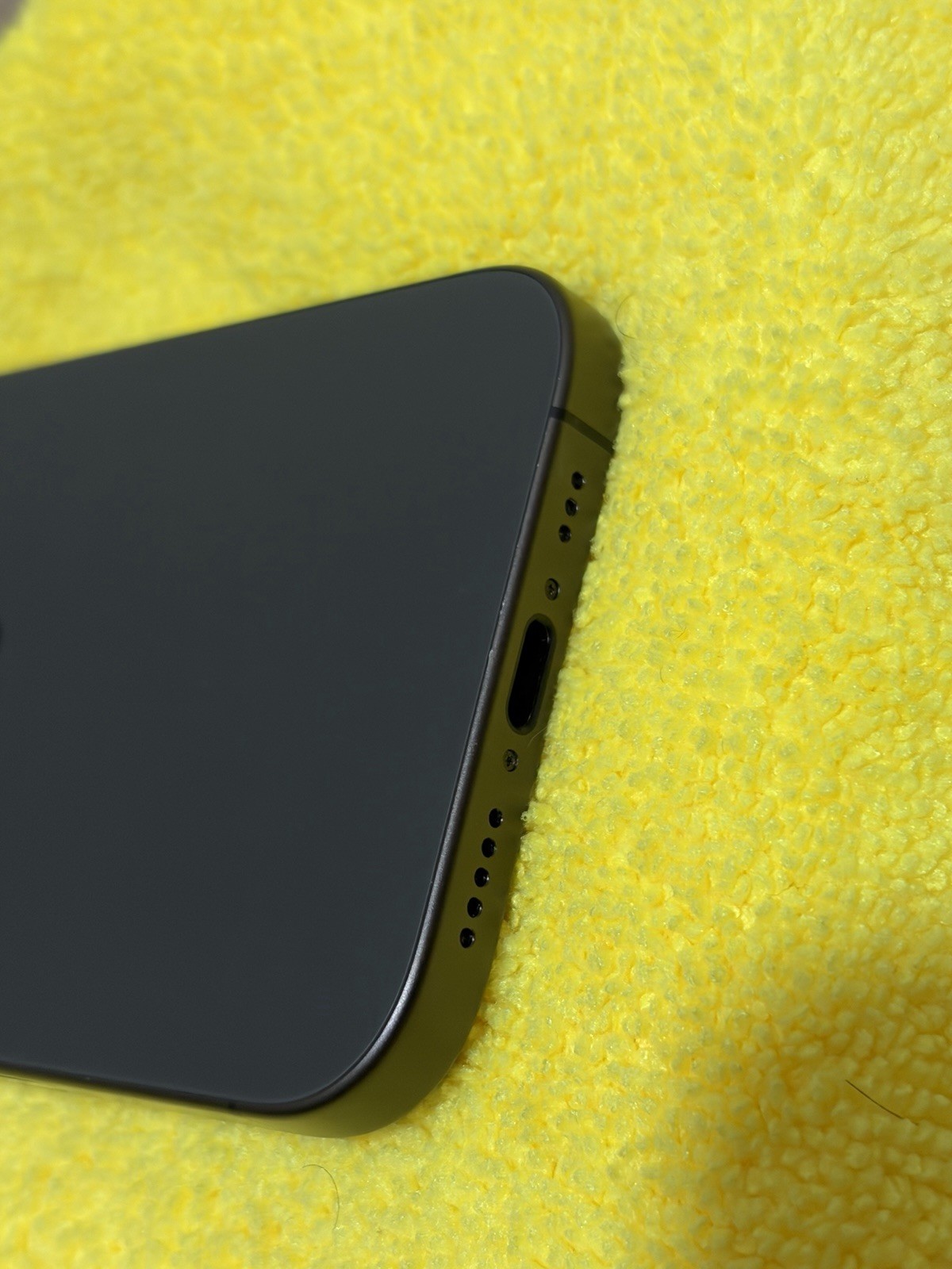 Apple iPhone 17 Black *LOCKED*READ*