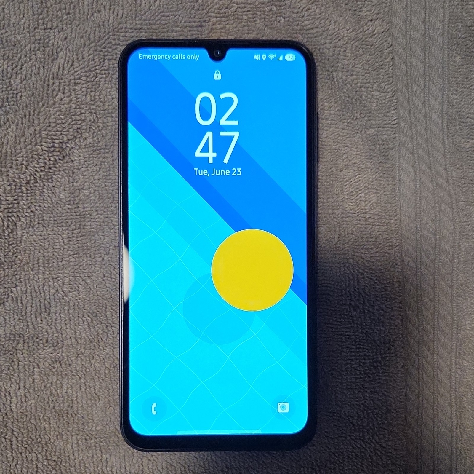 Black Bar Smartphone, Triple Rear Camera, Waterdrop Notch Display