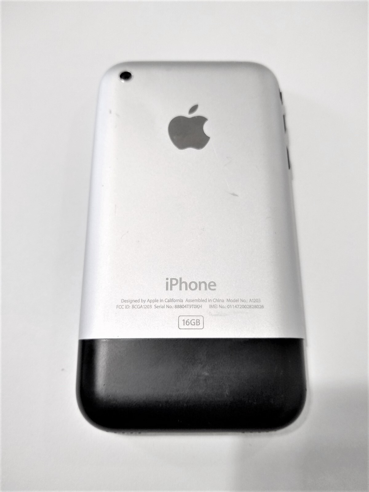 Apple iPhone 1st Generation – 16 GB – Black – A1203 (GSM) Collectable!