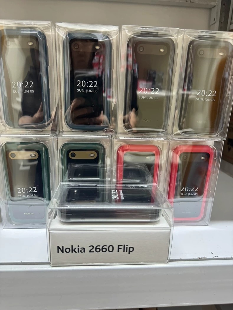 Nokia 2660 Flip 4G Dual-SIM Unlocked Flip Blue Mobile Phone New