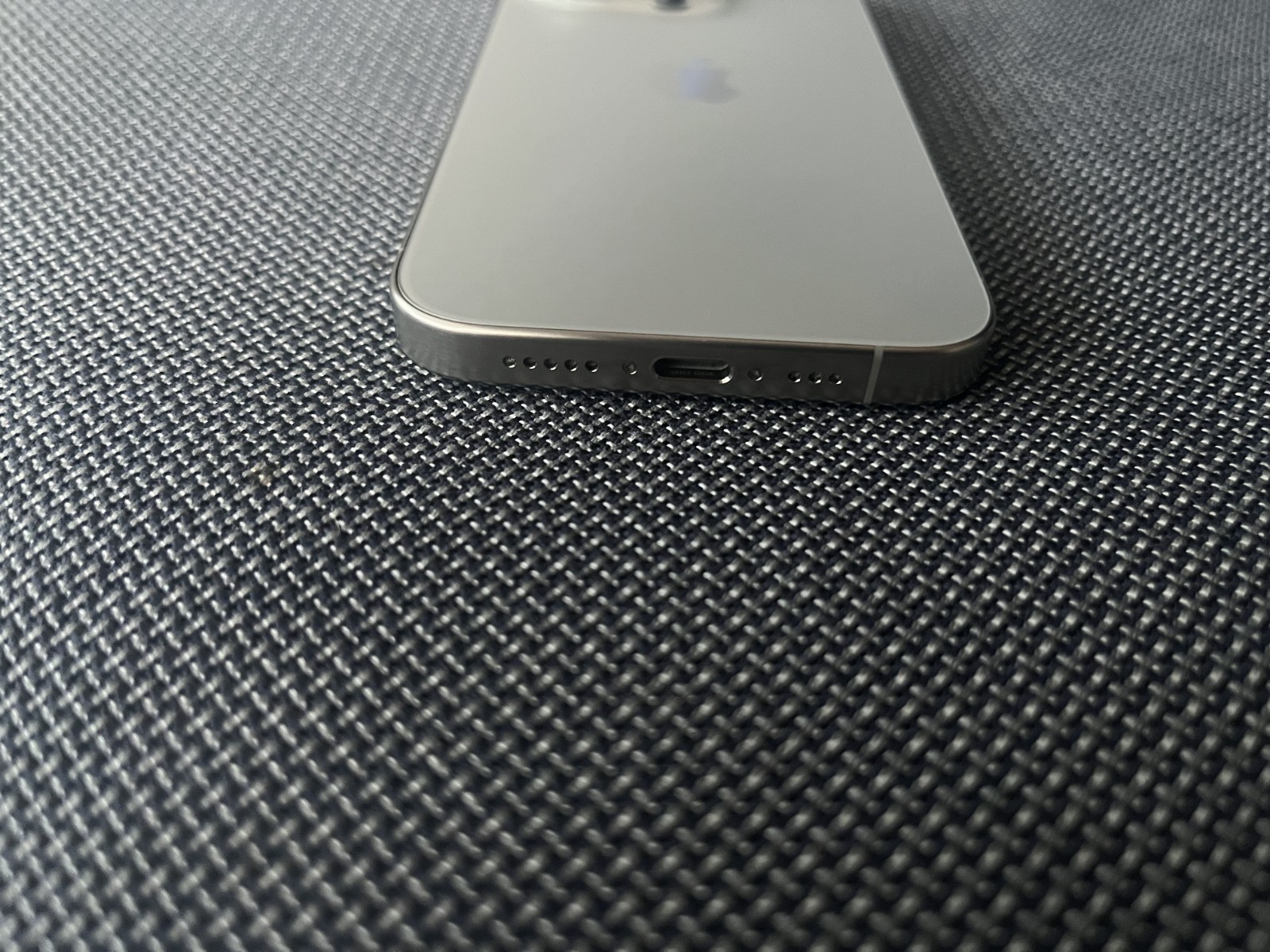 Apple iPhone 15 Pro – 128 GB – Natural Titanium (Unlocked) Physical SIM