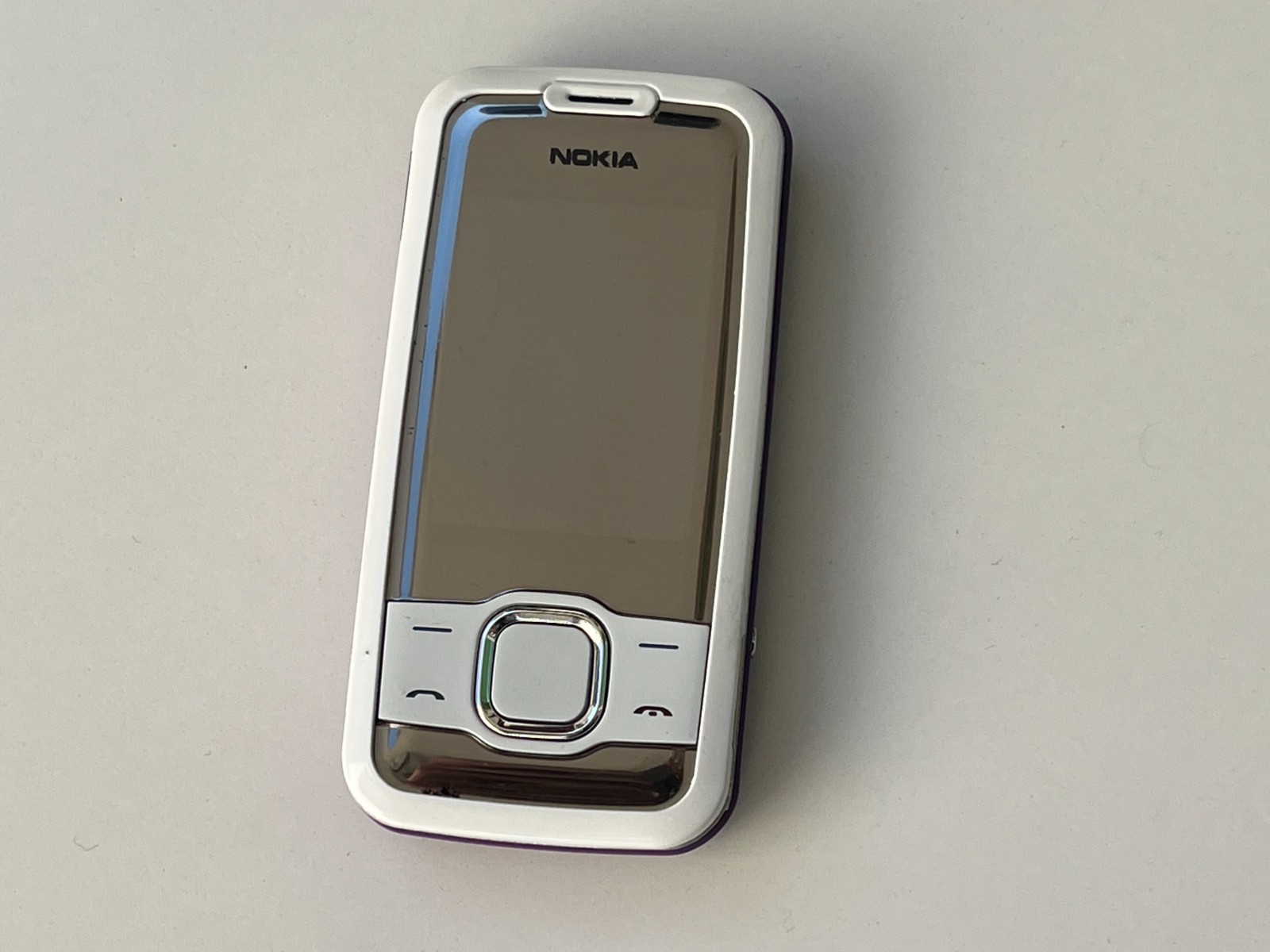 Nokia 7610 Supernova – 64 MB – Passionate Purple (Unlocked)