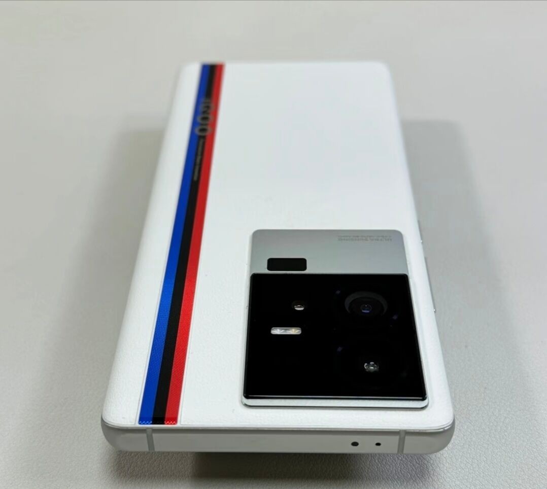 vivo iQOO 11 Pro 5G 6.78″ 50MP Android 13 Snapdragon 8 Gen 2 4700mAh unlocked