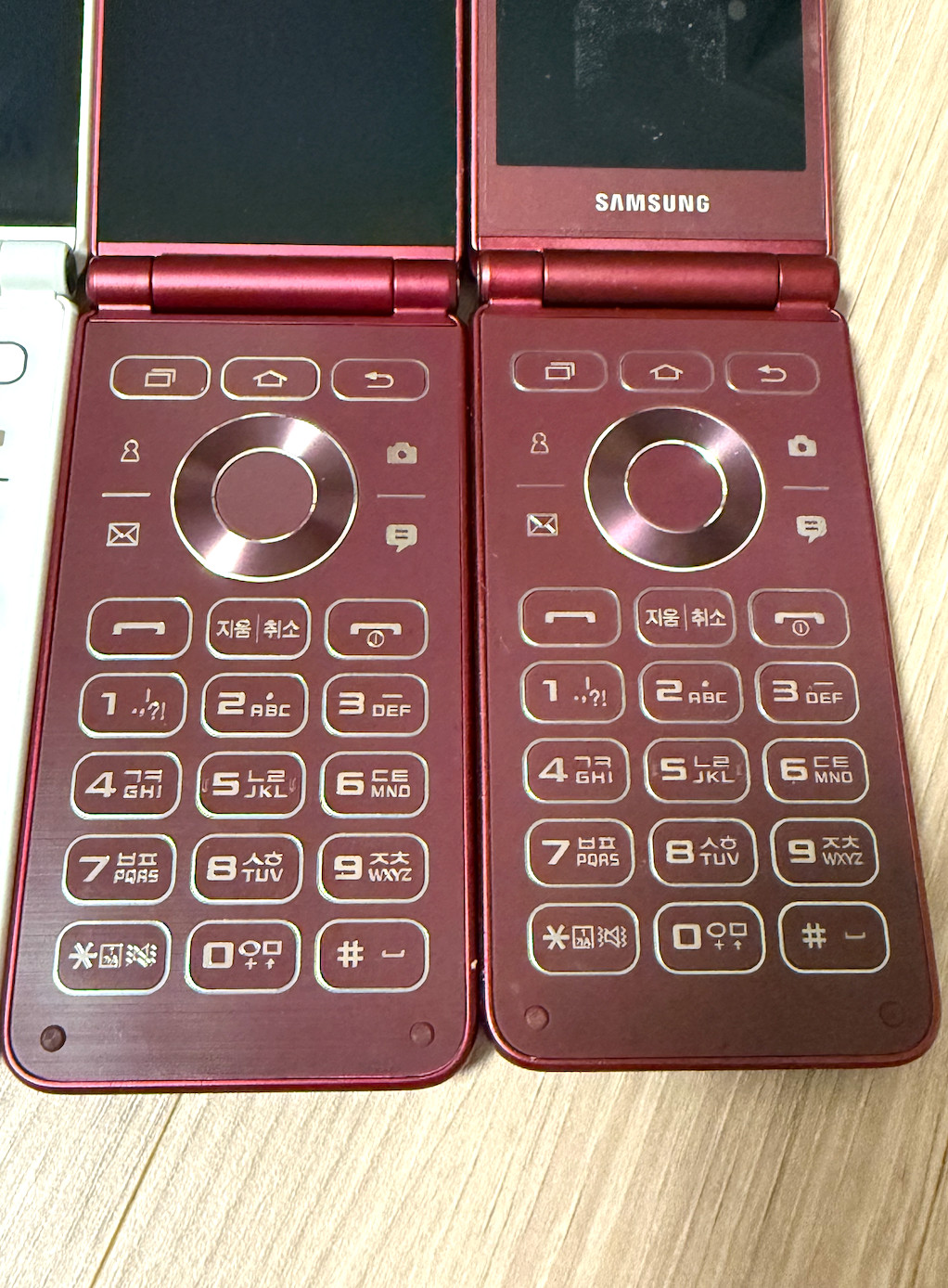 Samsung Galaxy Folder 2 SM-G160N 32GB Unlocked LTE Flip Phone Black White Red A+