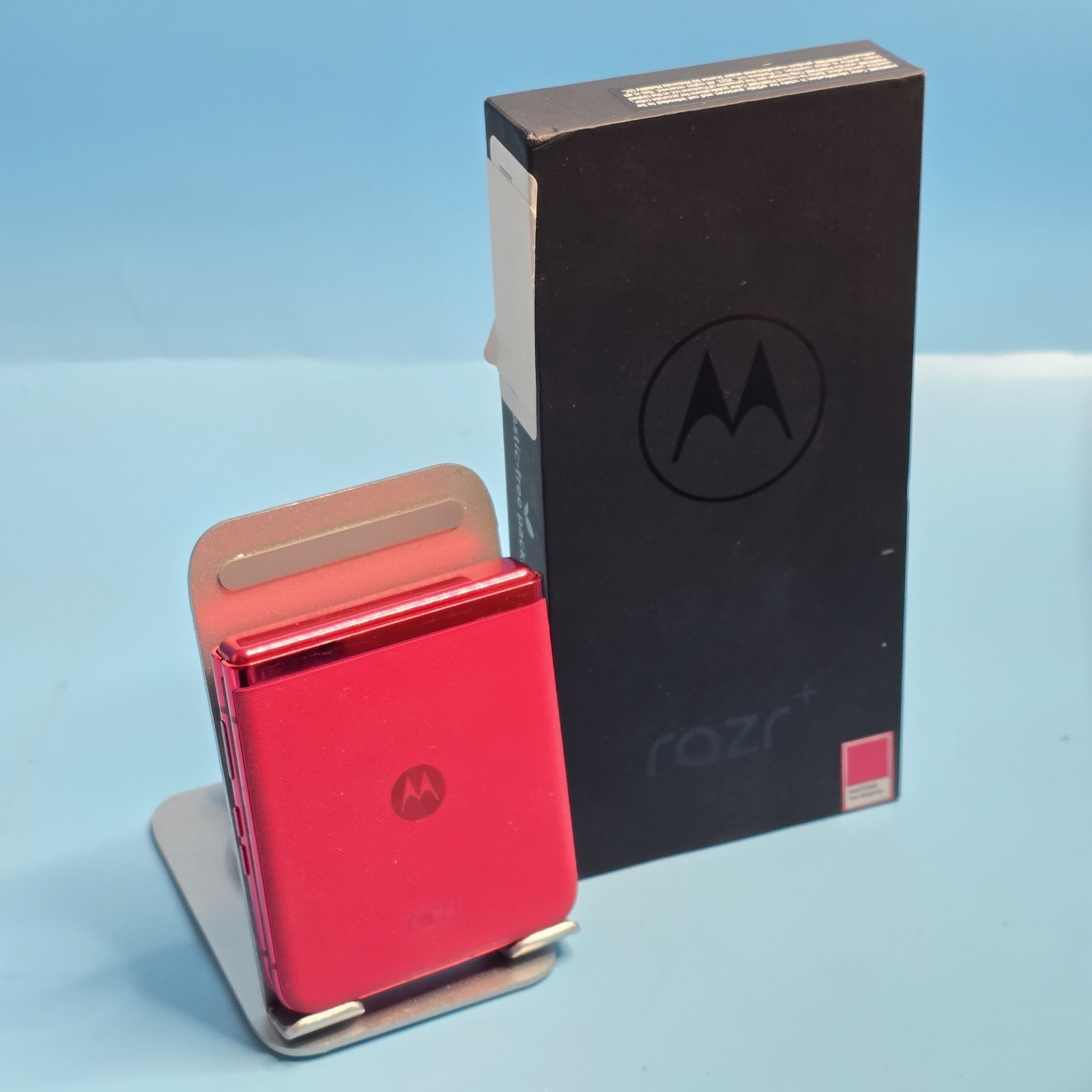 Motorola Razr Plus (2023) – Unlocked – Viva Magenta – 256GB –