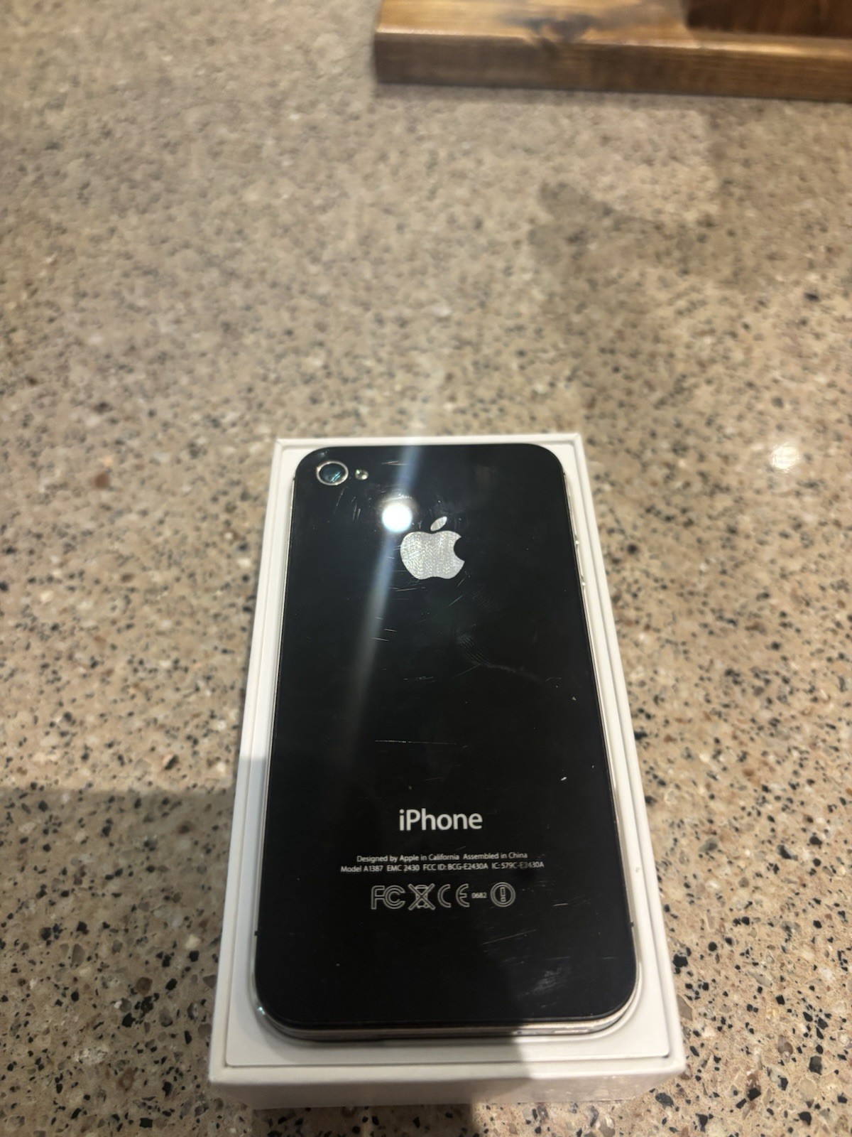 Apple iPhone 4S 16GB Black A1387 3.5in 8MP GSM w/ Original Box