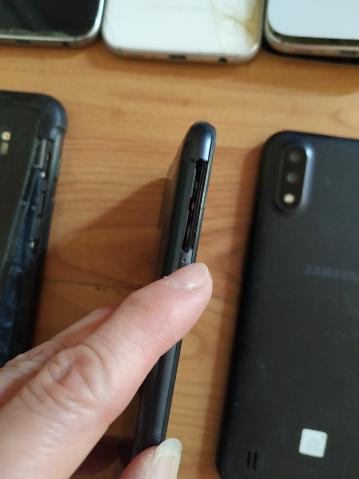 Lot of 12 Mixed model Samsung Galaxy S7 active /S6 and other For parts