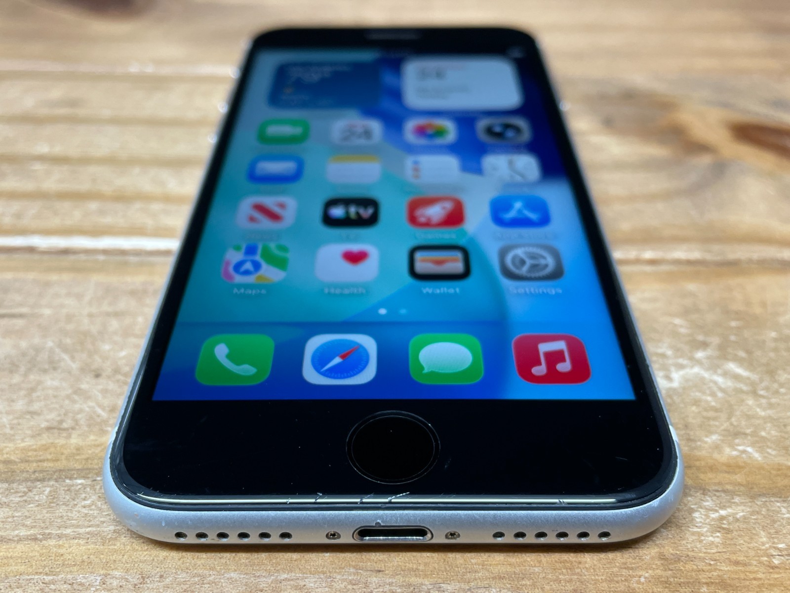 Apple iPhone SE 2nd Gen. – 128GB – White (Unlocked) A2275 – Works – Read Desc.