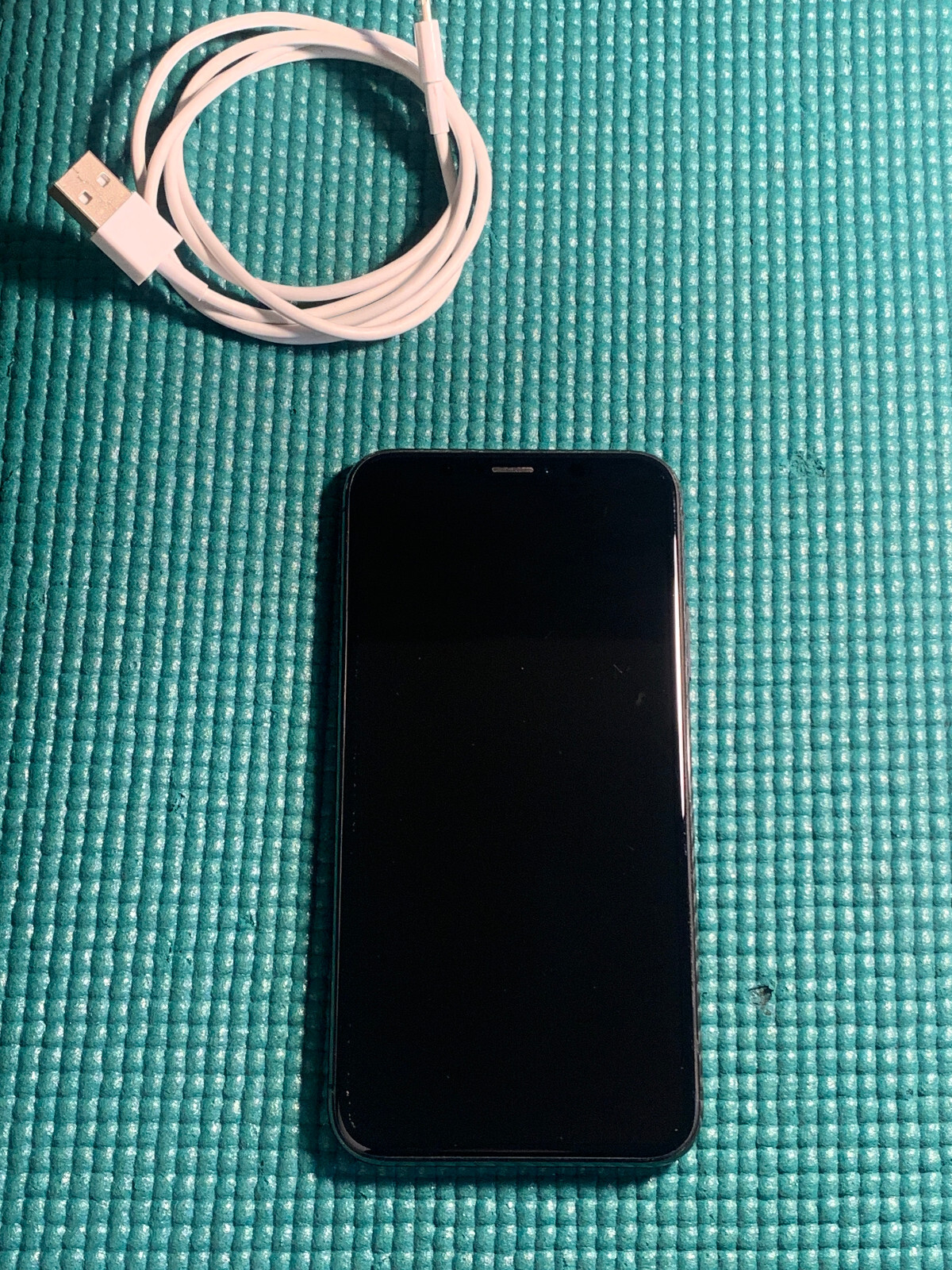 Apple iPhone X – 64GB – Space Gray (Unlocked) A1865 (CDMA + GSM)