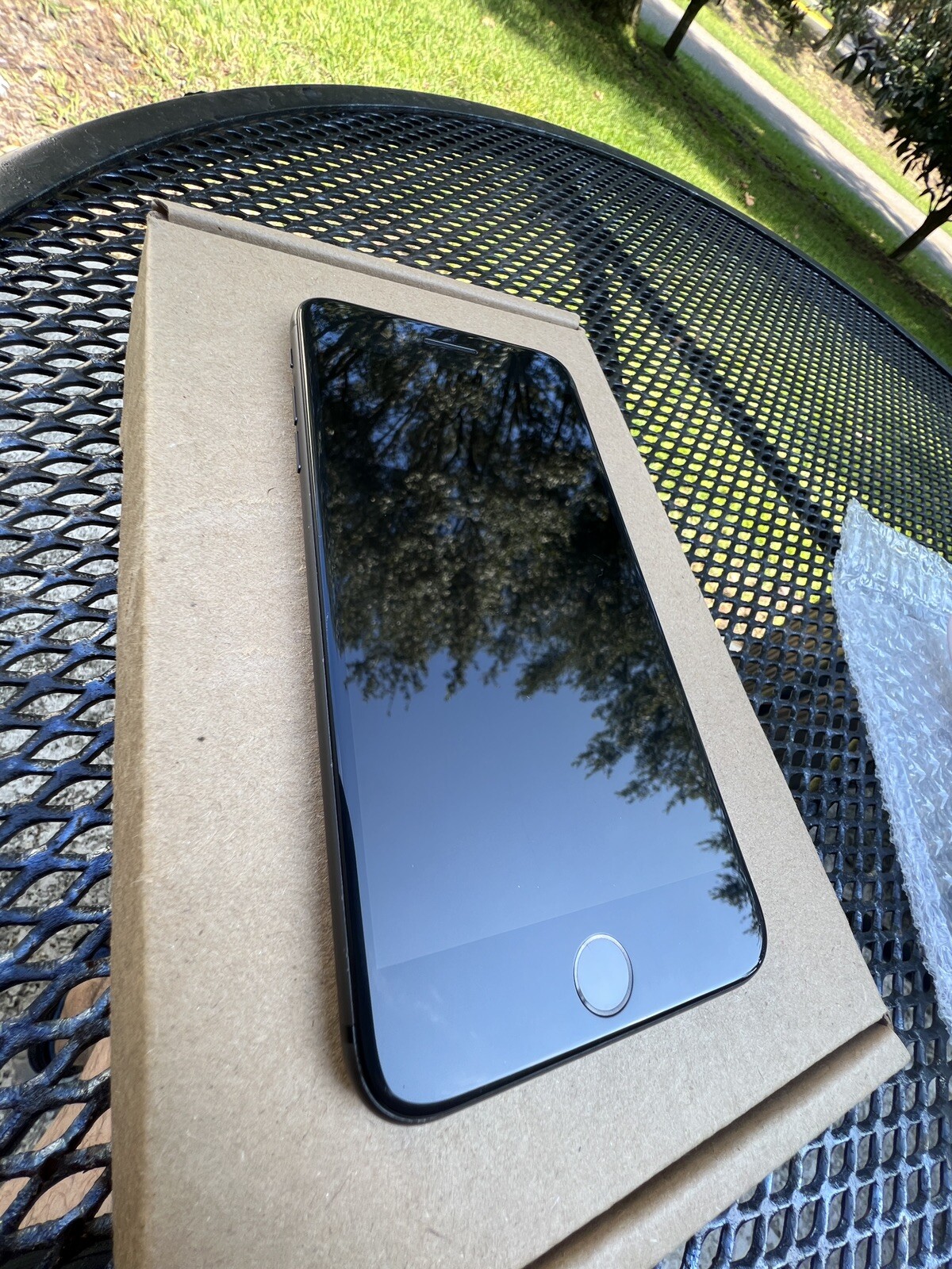 Apple iPhone 8 Plus – 64GB – Space Gray (T-Mobile) A1897 (GSM)