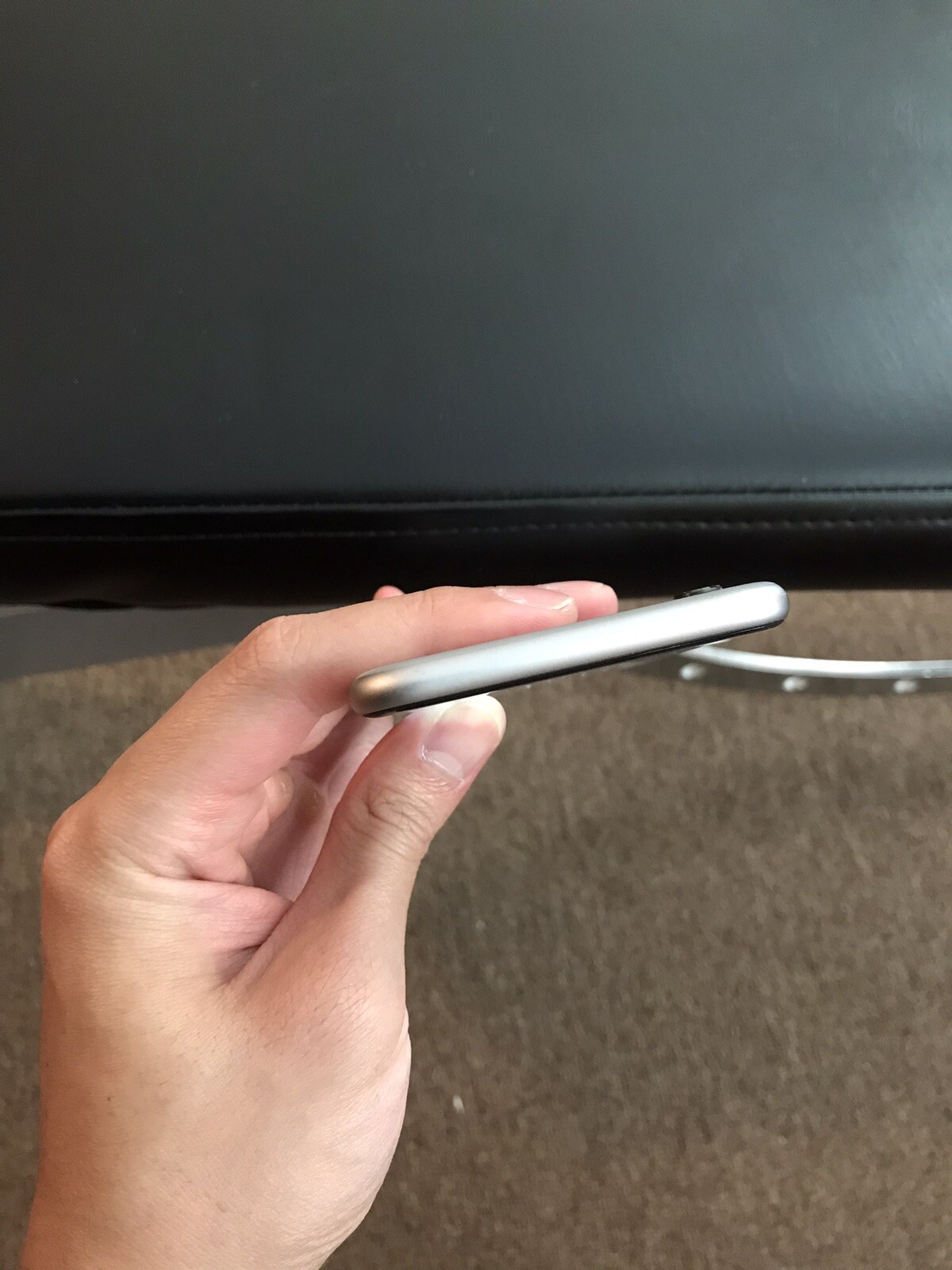 Apple iPhone 6s – 64GB – Space Gray (AT&T) A1633 (CDMA + GSM)