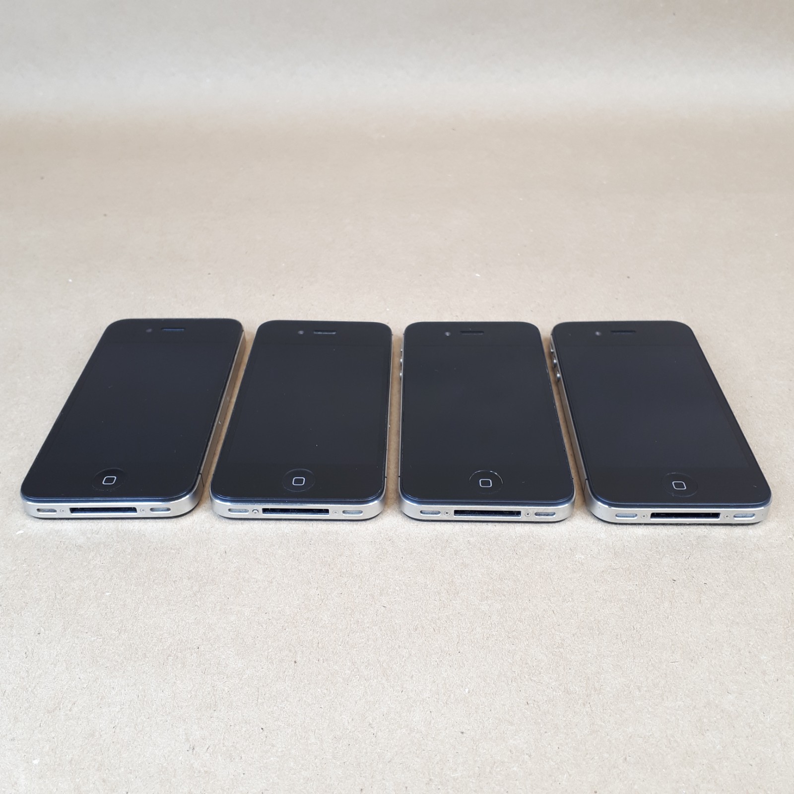 Apple iPhone 4s A1387 16 GB 3.5 Inch 512 MB Rogers 8MP Black Lot of 4 E6911