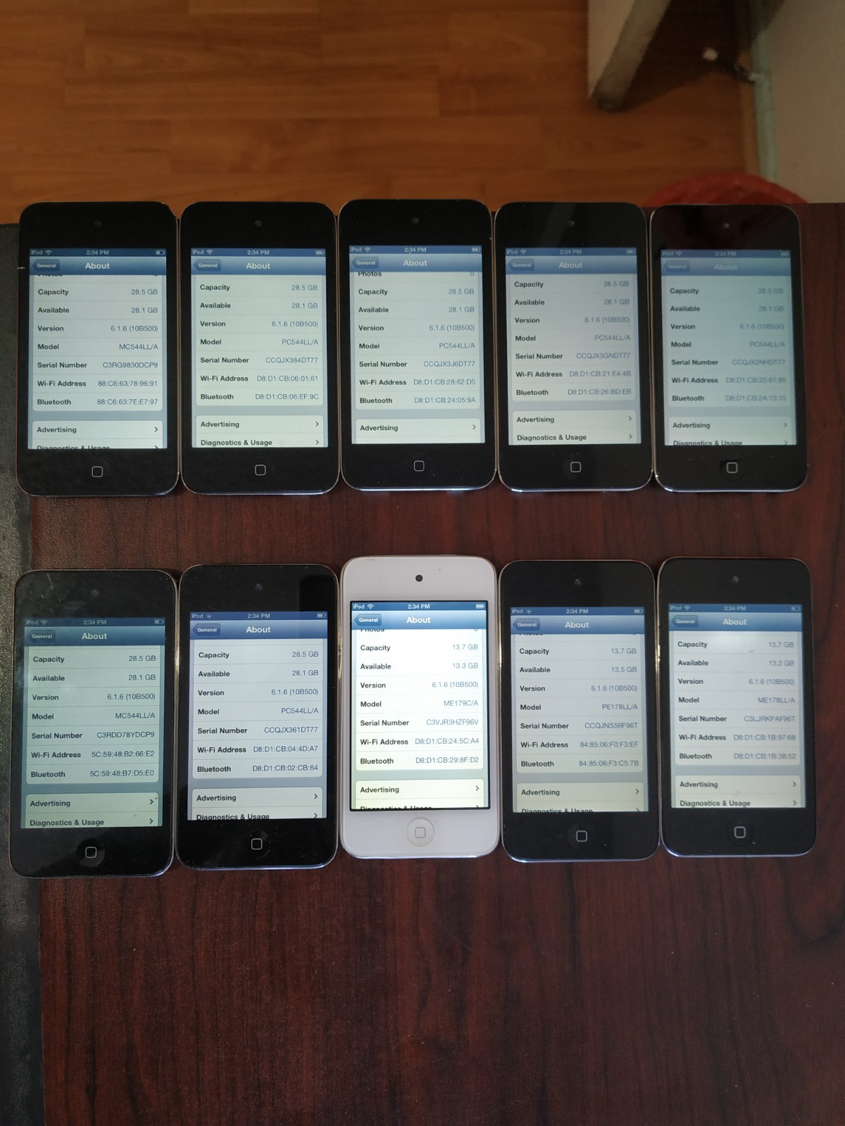 Lot of 10 Apple iPod Touch 4th Generation 32GB (7pc) / 16GB (3pc)