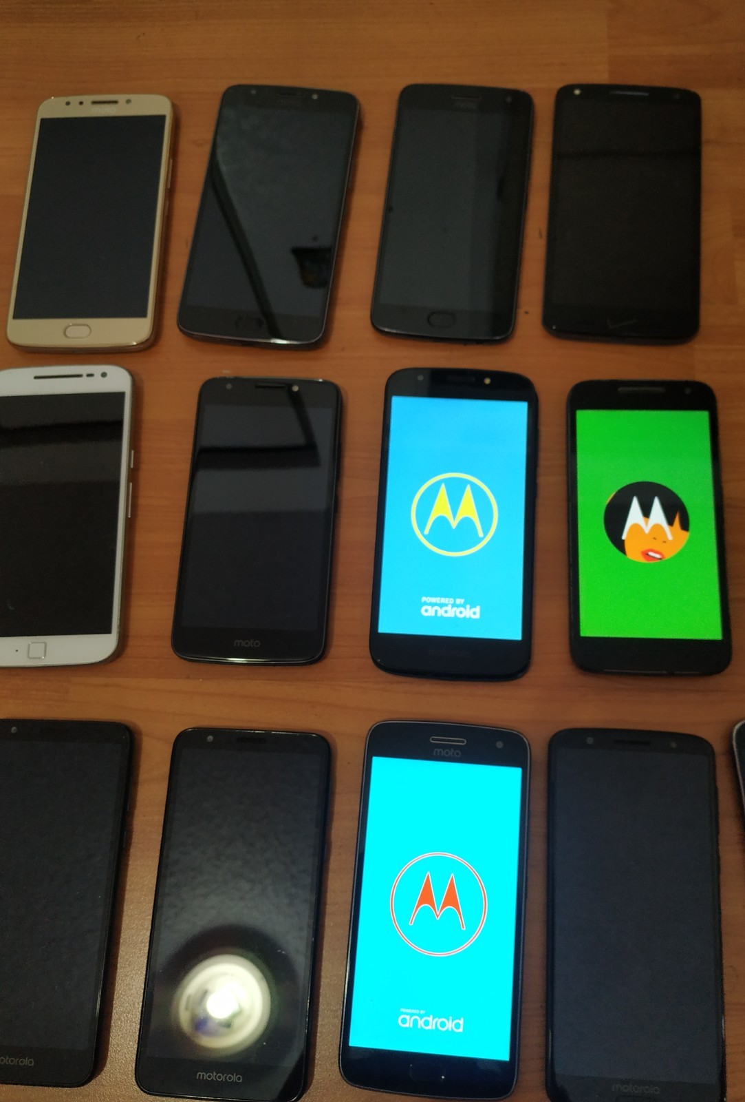 Lot of 13 Mixed model Motorola Moto Z2 / e6 16GB or 32GB Smartphone For parts