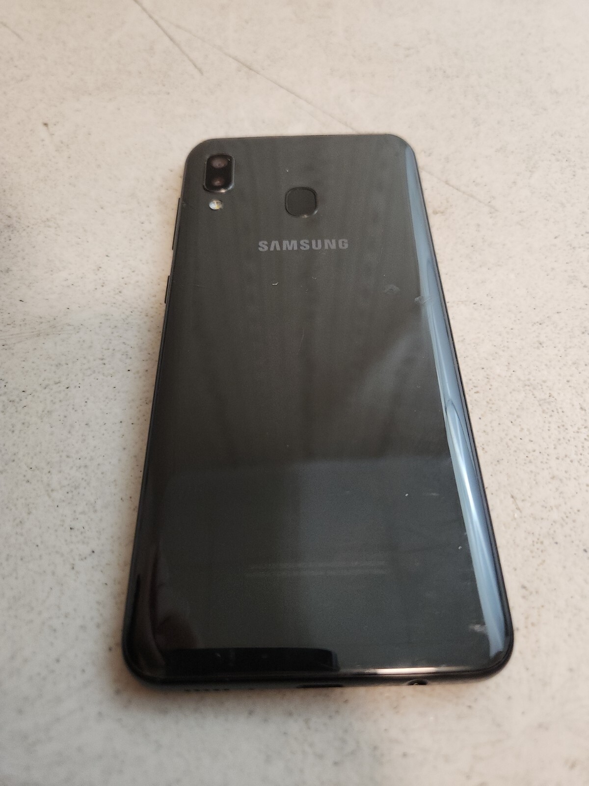 Samsung Galaxy A20 (SM-A205U) 32GB – Black (Boost Mobile) Screen Cracked!