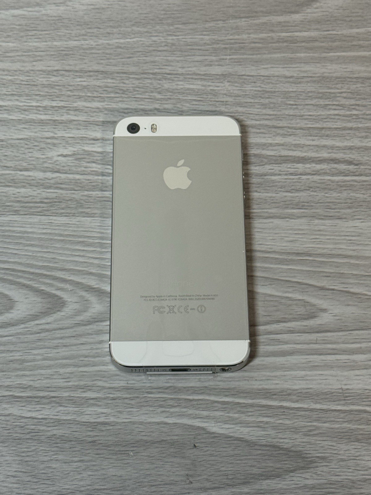 Apple iPhone 5s Silver 16GB Unlocked A1453 – Orignal Box – Never Activated!!