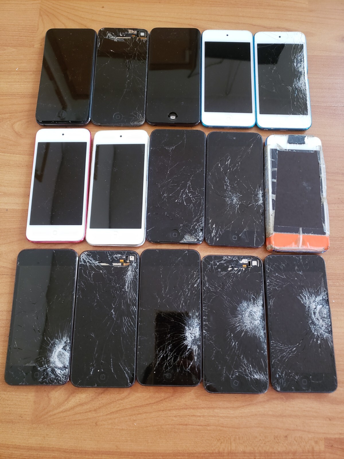 Lot of 15 Apple iPod Touch 7th and 6th and 5th Gen A2178/A1574 /A1421 For parts